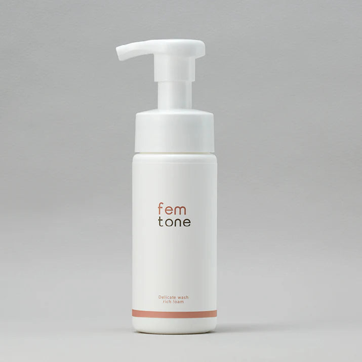 femtone デリケートウォッシュ リッチフォーム［無香料］150mL
