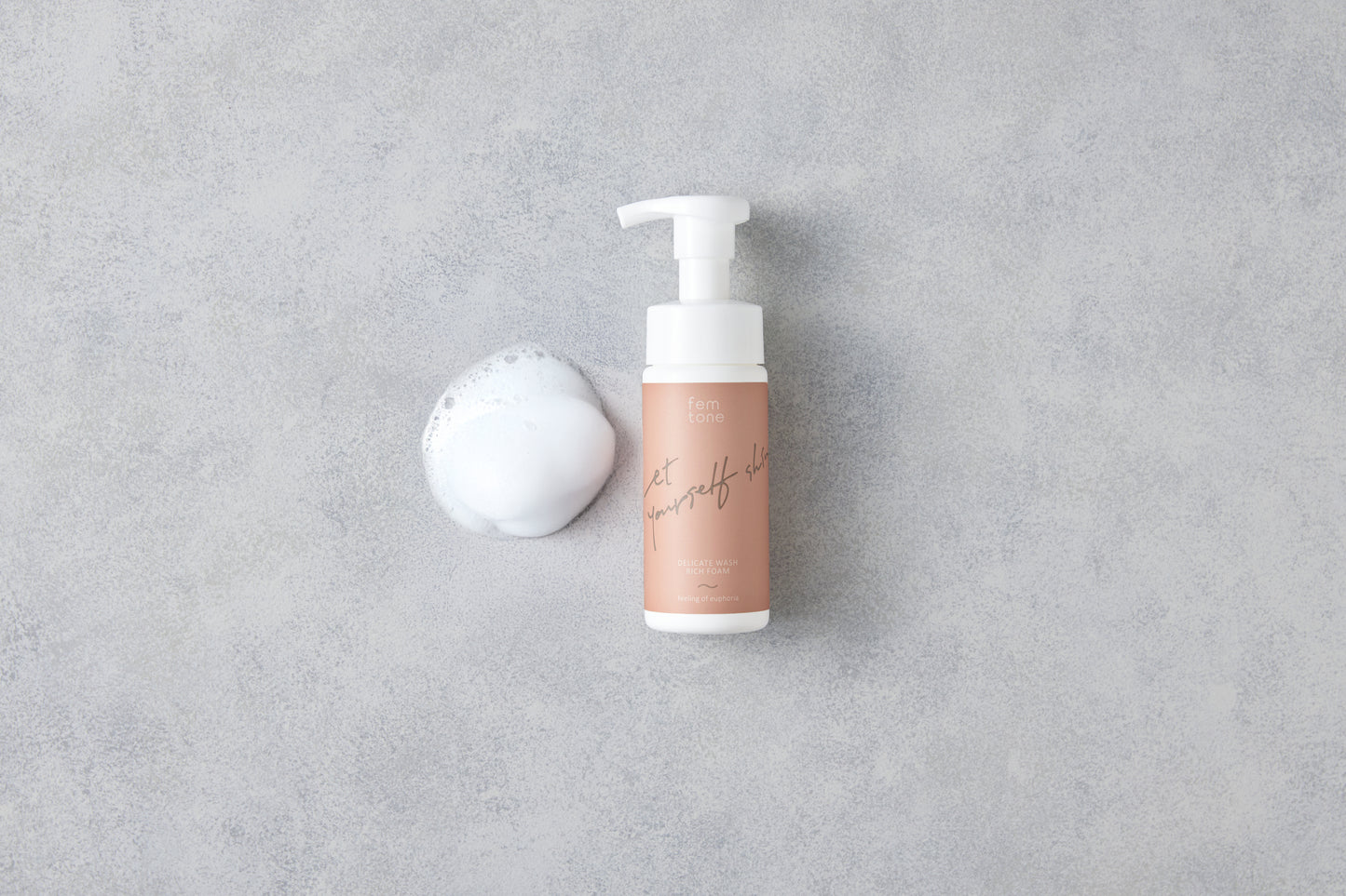 femtone デリケートウォッシュ リッチフォームAY 150mL
