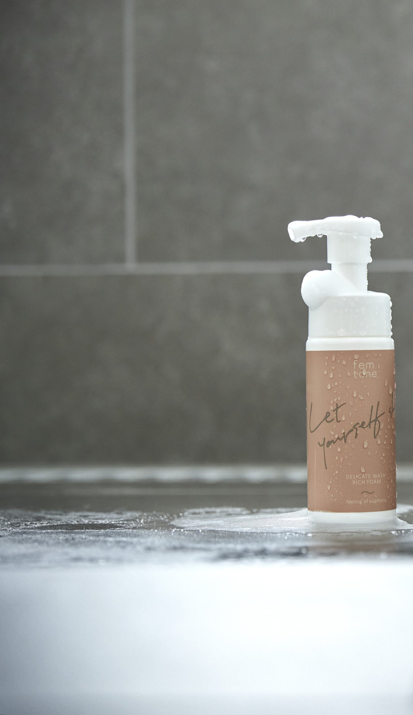 femtone デリケートウォッシュ リッチフォームAY 150mL