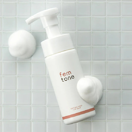 femtone デリケートウォッシュ リッチフォーム［無香料］150mL